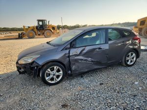 Ford Focus SE 2.0L 4 2012