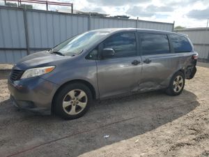 Toyota Sienna 3.5L 6 2015