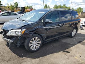 Toyota Sienna XLE 3.5L 6 2013
