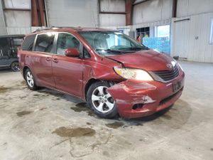 Toyota Sienna LE 3.5L 6 2013