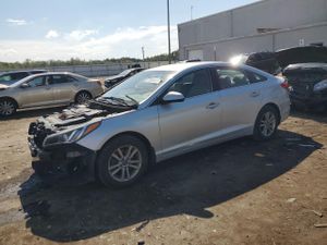Hyundai Sonata SE 2.4L 4 2015
