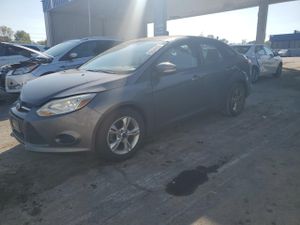 Ford Focus SE 2.0L 4 2013