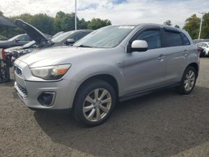 Mitsubishi Outlander ES 2.0L 4 2013