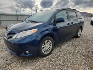 Toyota Sienna XLE 3.5L 6 2011