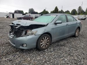 Toyota Camry BASE 2.5L 4 2011