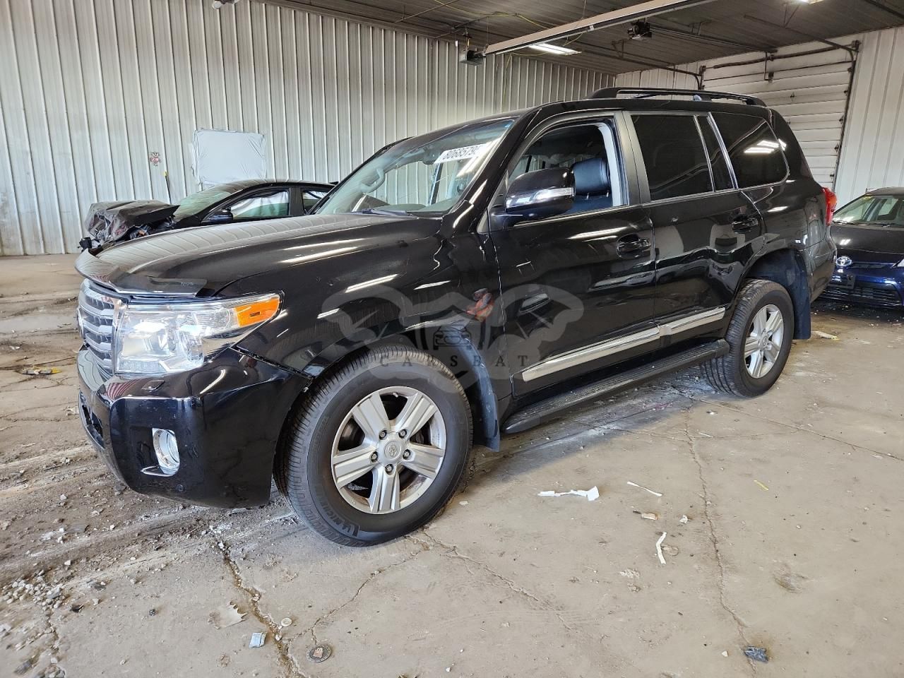 Toyota Land Cruiser 5.7L 8 2015