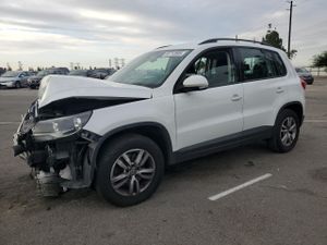Volkswagen Tiguan S 2.0L 4 2015