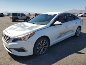 Hyundai Sonata SE 2.4L 4 2015