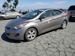 Hyundai Elantra GLS 1.8L 4 2013