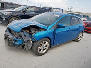Ford Focus SE 2.0L 4 2012