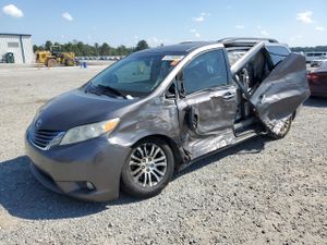 Toyota Sienna XLE 3.5L 6 2015