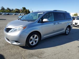 Toyota Sienna LE 3.5L 6 2014