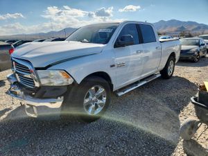 RAM 1500 SLT 5.7L 8 2015