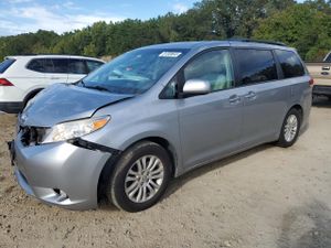 Toyota Sienna XLE 3.5L 6 2012