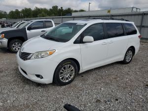 Toyota Sienna XLE 3.5L 6 2012
