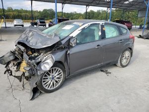 Ford Focus SE 2.0L 4 2013