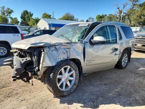 GMC Yukon DENALI 6.2L 8 2013