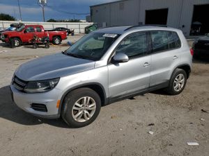 Volkswagen Tiguan S 2.0L 4 2015
