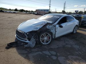 Tesla Model S 2014