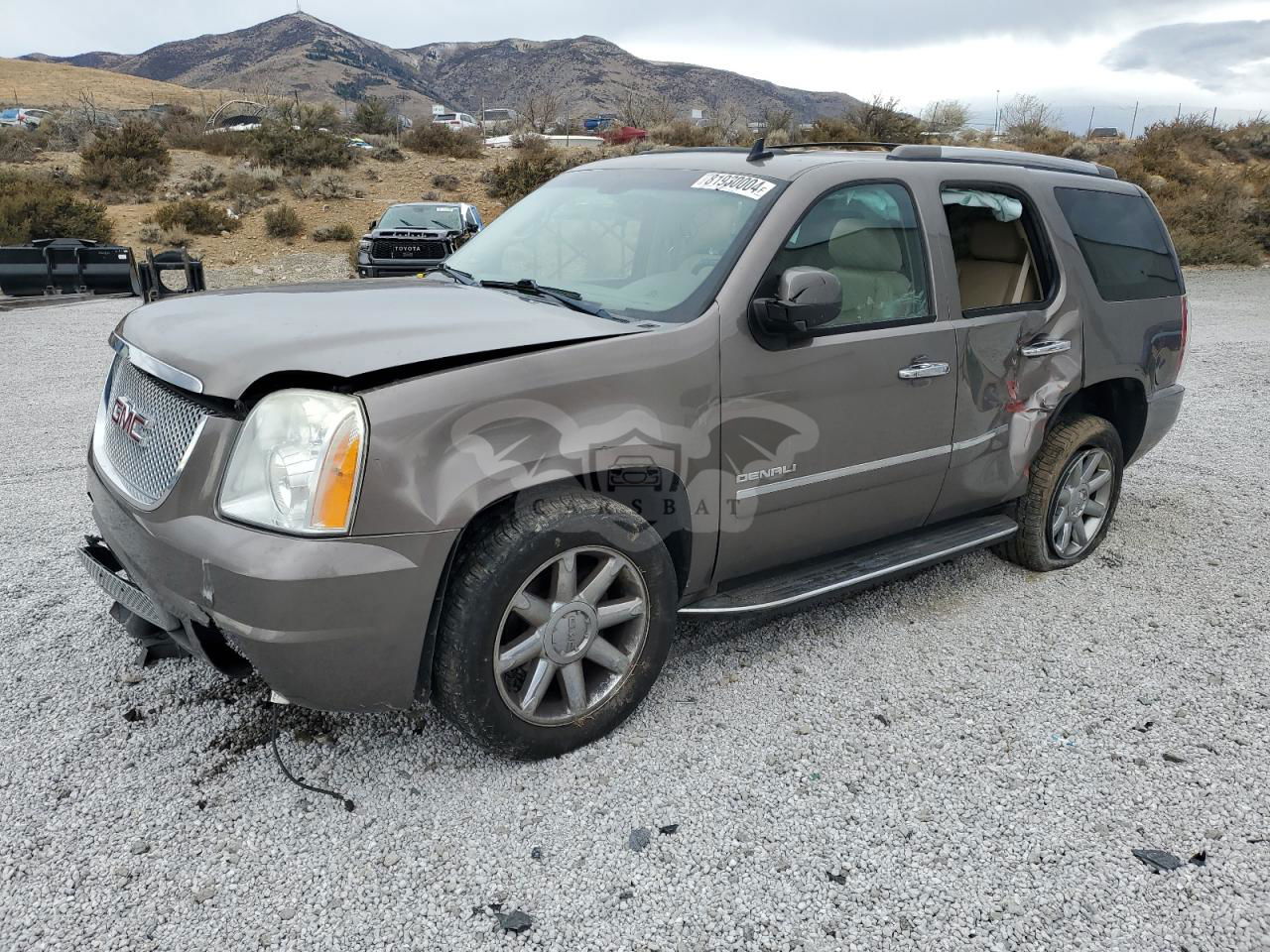 GMC Yukon DENALI 6.2L  8 2011