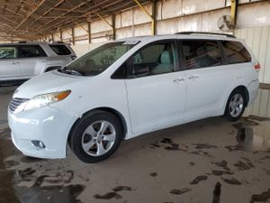 Toyota Sienna XLE 3.5L 6 2011