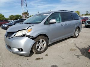 Toyota Sienna LE 3.5L 6 2012