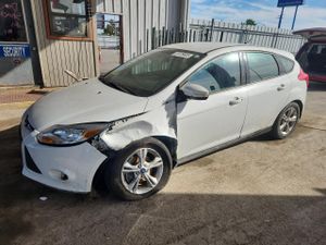 Ford Focus SE 2.0L 4 2014