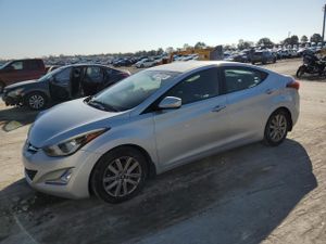 Hyundai Elantra SE 1.8L 4 2015