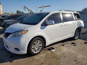 Toyota Sienna XLE 3.5L 6 2011