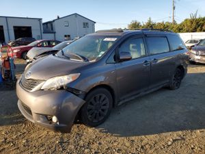 Toyota Sienna XLE 3.5L 6 2014