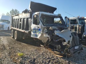 Freightliner Business Class M2 106 MEDIUM DUTY 8.3L 6 2011