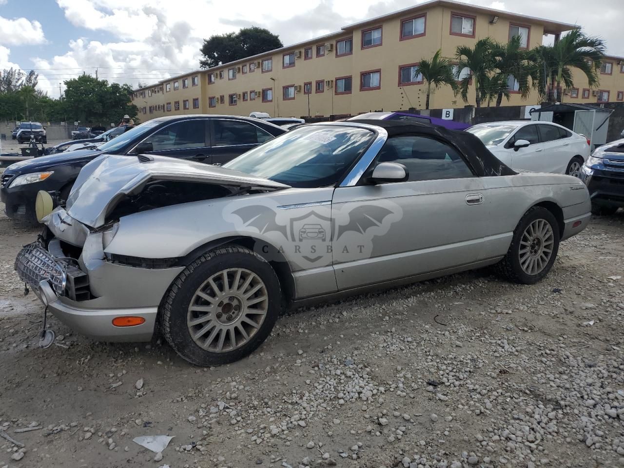 Ford Thunderbird 3.9L 8 2005