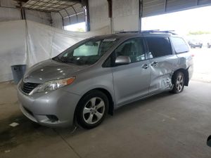 Toyota Sienna LE 3.5L 6 2014