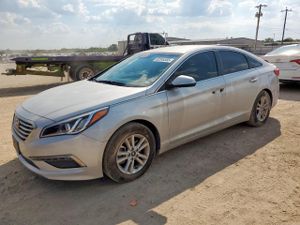 Hyundai Sonata SE 2.4L 4 2015