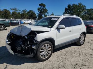 Volkswagen Tiguan S 2.0L 4 2015
