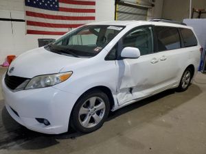 Toyota Sienna LE 3.5L 6 2014