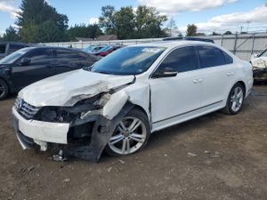 Volkswagen Passat SEL 2.0L 4 2013