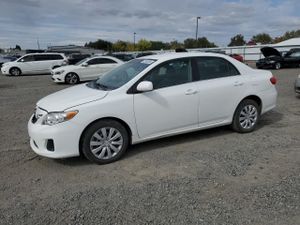 Toyota Corolla BASE 1.8L 4 2013