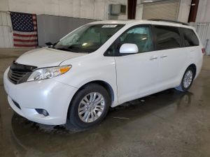 Toyota Sienna XLE 3.5L 6 2015