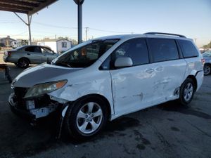 Toyota Sienna LE 3.5L 6 2014