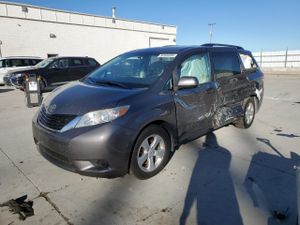 Toyota Sienna LE 3.5L 6 2013