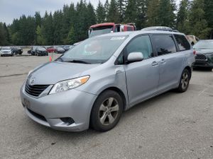 Toyota Sienna LE 3.5L 6 2012