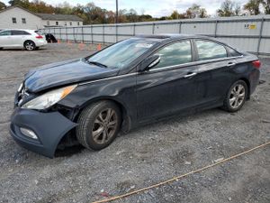 Hyundai Sonata SE 2.4L 4 2013