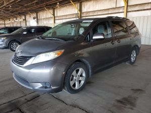 Toyota Sienna LE 3.5L 6 2013