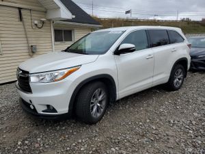 Toyota Highlander LE 3.5L 6 2014