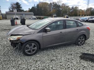 Ford Focus SE 2.0L 4 2014