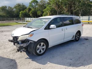 Toyota Sienna LE 3.5L 6 2015