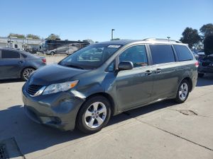 Toyota Sienna LE 3.5L 6 2014