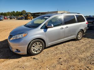 Toyota Sienna XLE 3.5L 6 2014