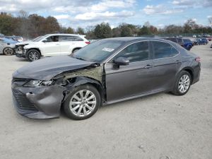 Toyota Camry LE 2.5L 4 2020